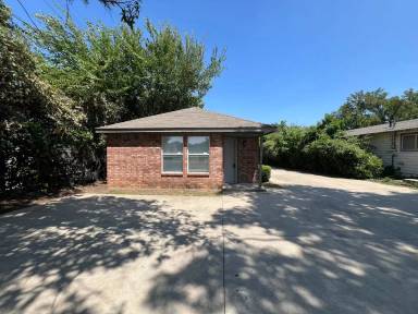 Main picture of 521 Oakwood Ln