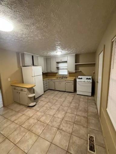 Main picture of 70 Irving St