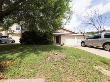 Main picture of 2803 Meadowgrass Ln