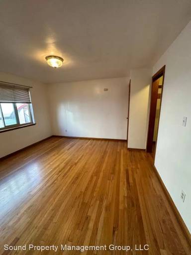 Main picture of 124 11th Ave E