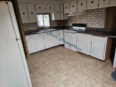 Main picture of 1360 Joy Ln