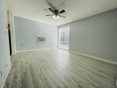 Main picture of 7044 Hawthorn Ave