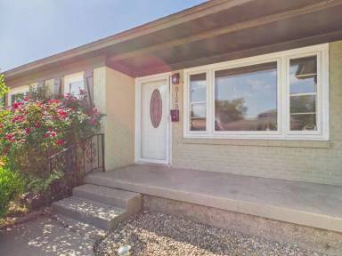 Main picture of 5125 SW 16th Ave