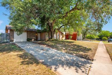 Main picture of 7311 Saddlewood St