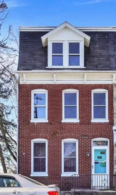 Main picture of 542 S Yale St