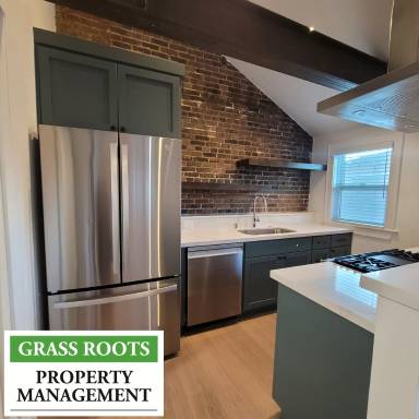 Main picture of 122 E Main St
