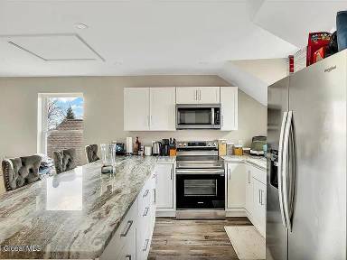 Main picture of 22 Maplewood Ave