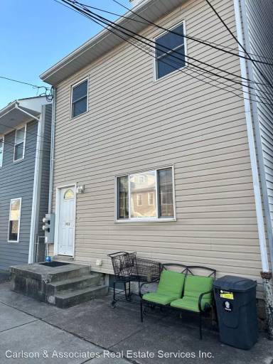 Main picture of 1918 Jane St
