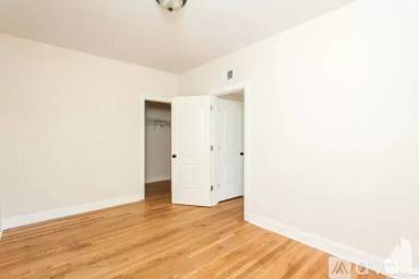 Main picture of 4034 N Ashland Ave