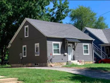 Main picture of 132 Laquineo St