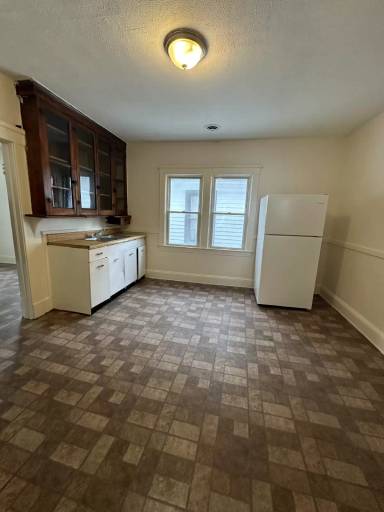 Main picture of 2023 W 105th St
