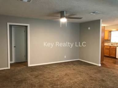 Main picture of 2016 Clover Ln