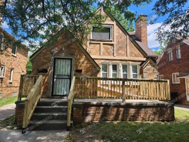 Main picture of 15096 Cruse St