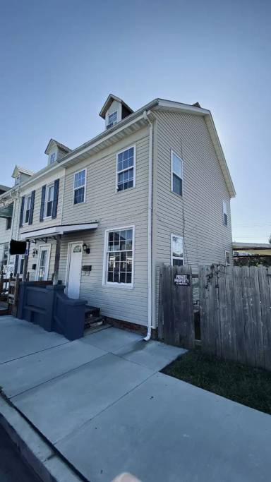 Main picture of 712 Wallace St