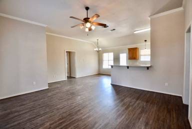Main picture of 1838 Laura St