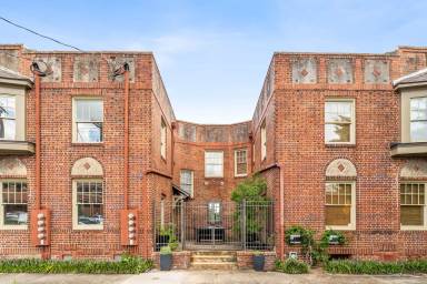 Main picture of 302 Church Ct