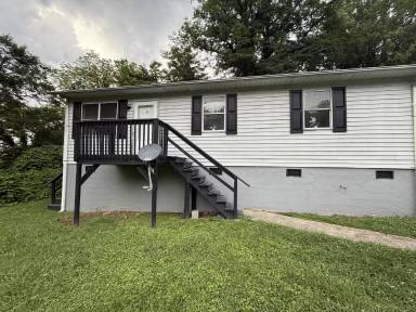 Main picture of 634 S Elm St