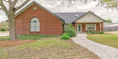 Main picture of 2001 Whisper Wood Rd