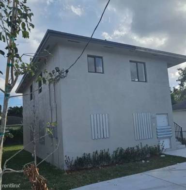 Main picture of 1736 NW 66th St