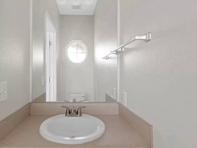 Main picture of 2612 Ravenwood Ct