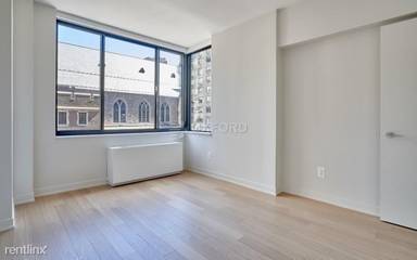 Main picture of One Columbus Place