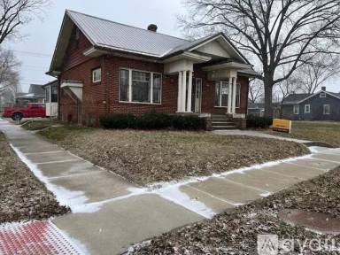 Main picture of 1725 Lincolnway E