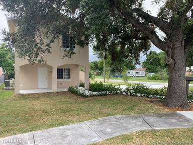 Main picture of 4290 NW 23rd Ct