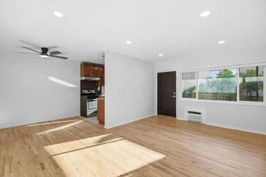 Main picture of 14626 Magnolia Blvd