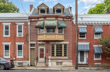 Main picture of 273 S Hanover St