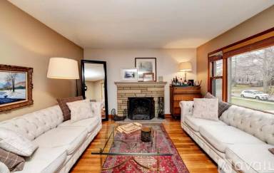 Main picture of 1585 Barrington Rd