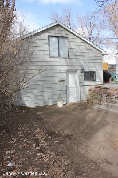 Main picture of 659 1/2 Elm St