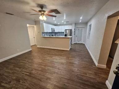 Main picture of 215 42nd Ave NE