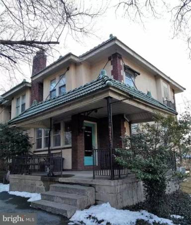 Main picture of 3725A Derry St