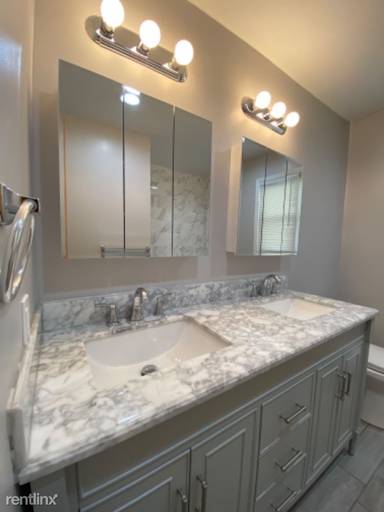 Main picture of 82 W 24th St