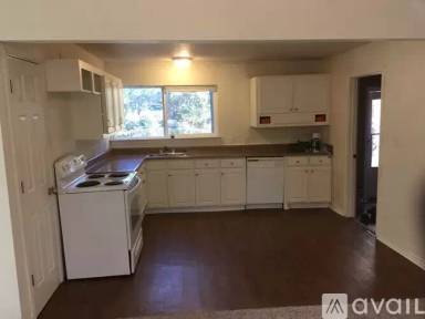 Main picture of 105 Birch Cir
