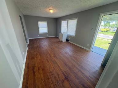 Main picture of 553 S Everett Ave