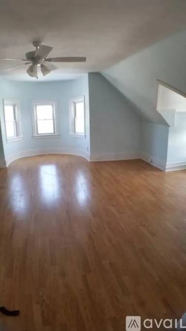 Main picture of 244 Oak St