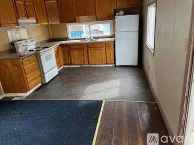 Main picture of 2201 E Railroad St