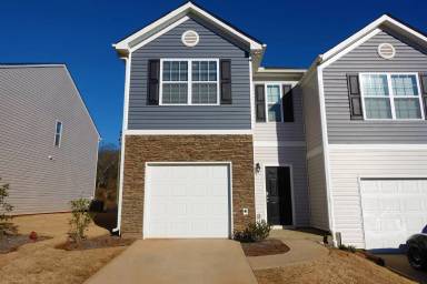 Main picture of 108 Moorlyn Ln