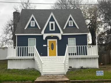 Main picture of 300 16th St SE