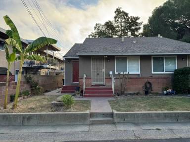 Main picture of 121 King Rd
