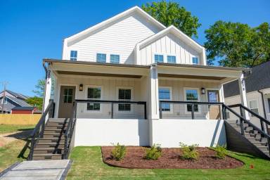 Main picture of 207 S Calhoun St