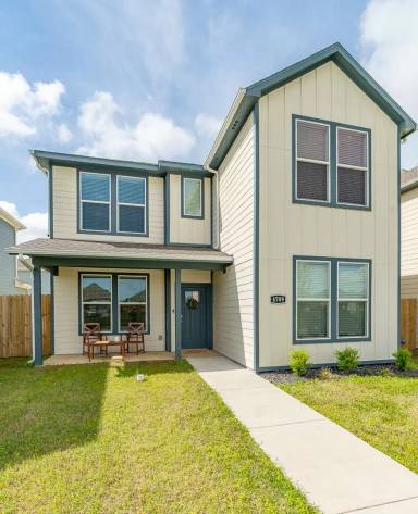 Main picture of 4789 W Triangle St
