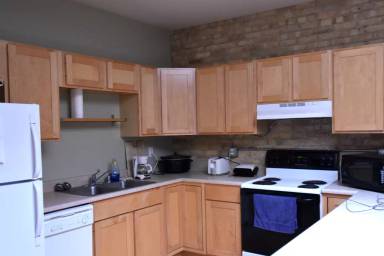Main picture of 415 419 Main St