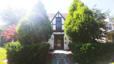 Main picture of 825 Edgewater Ave