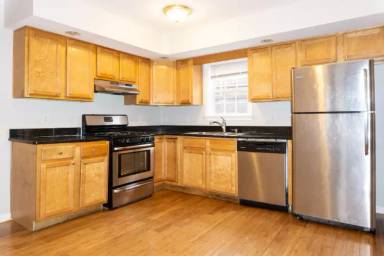 Main picture of 2593 Washington St