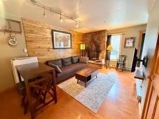 Main picture of 100 Hideaway Dr