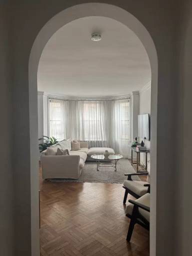 Main picture of 2000 N Lincoln Park W