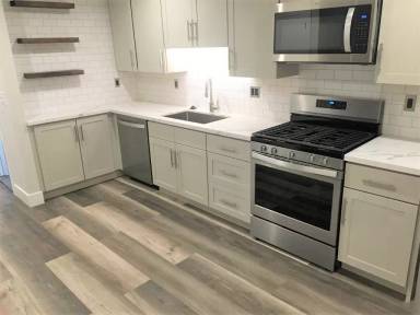 Main picture of 666 Bay St