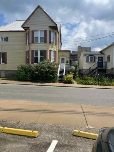 Main picture of 128 W 2nd St